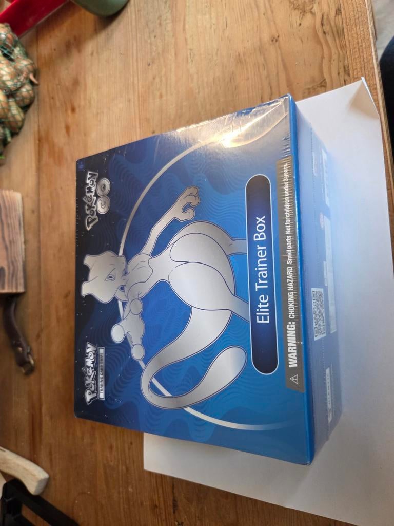 Pokémon GO Elite Trainer Box Mewtwo - Nieuw en Geseald, Ophalen of Verzenden, Nieuw, Overige typen