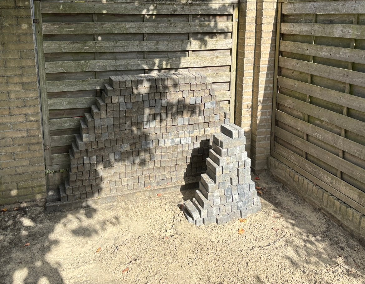GRATIS - ongeveer 5m2 steentjes, 5x20 cm in zwart, Tuin en Terras, Ophalen, Gebruikt, Klinkers, 5 tot 10 m²