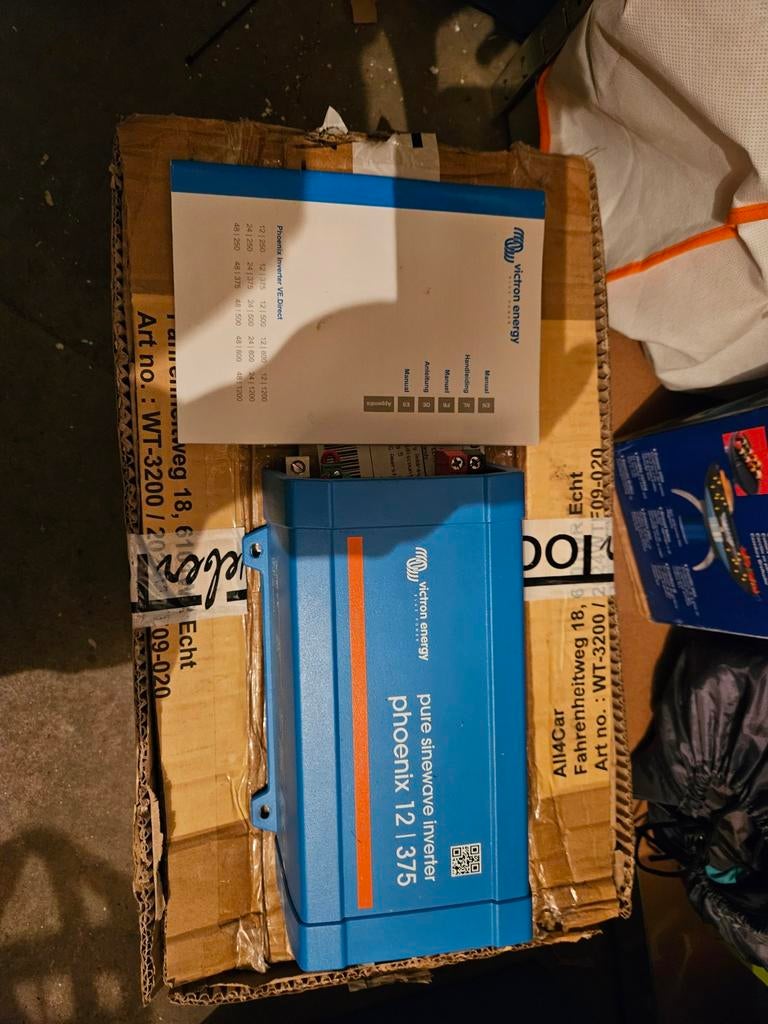 Victron Energy Phoenix 12/375 Pure Sinewave Omvormer, Watersport en Boten, Ophalen of Verzenden, Zo goed als nieuw, Overige typen