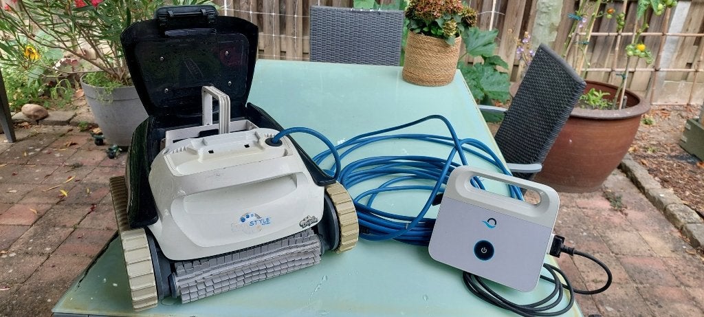 Zwembadrobot Dolphin Poolstyle E20, Tuin en Terras, Zwembad-toebehoren, Ophalen, Gebruikt, Reinigingsmiddel