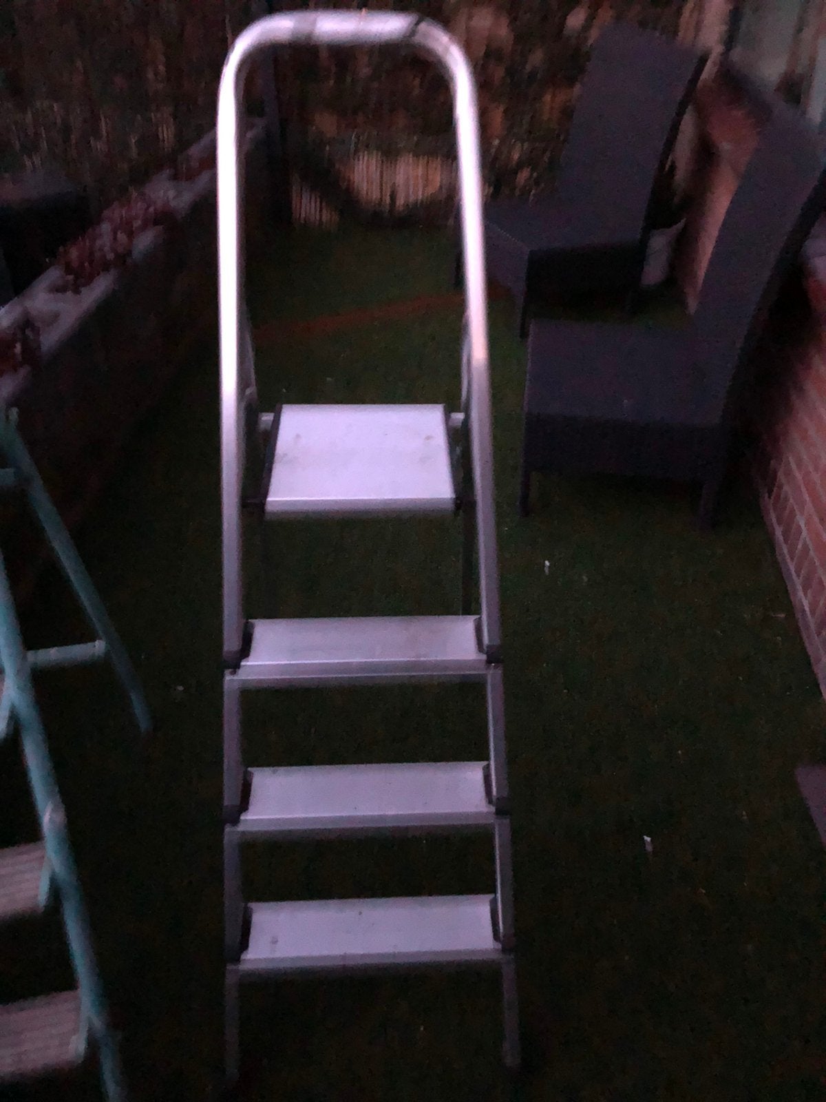 Gezocht hoog trapje 6 of 7 of 8 treden, Ophalen, Minder dan 2 meter