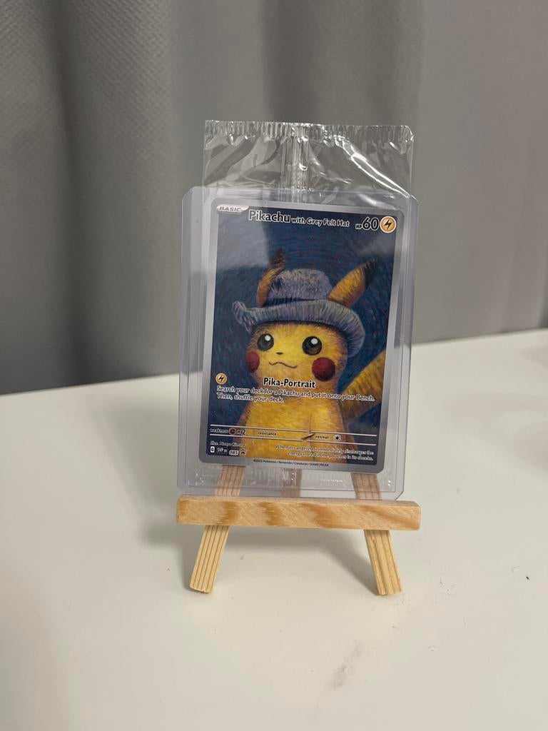 Pikachu with grey felt hat Pokémon Kaart SEALED, Ophalen of Verzenden, Nieuw, Losse kaart, Foil