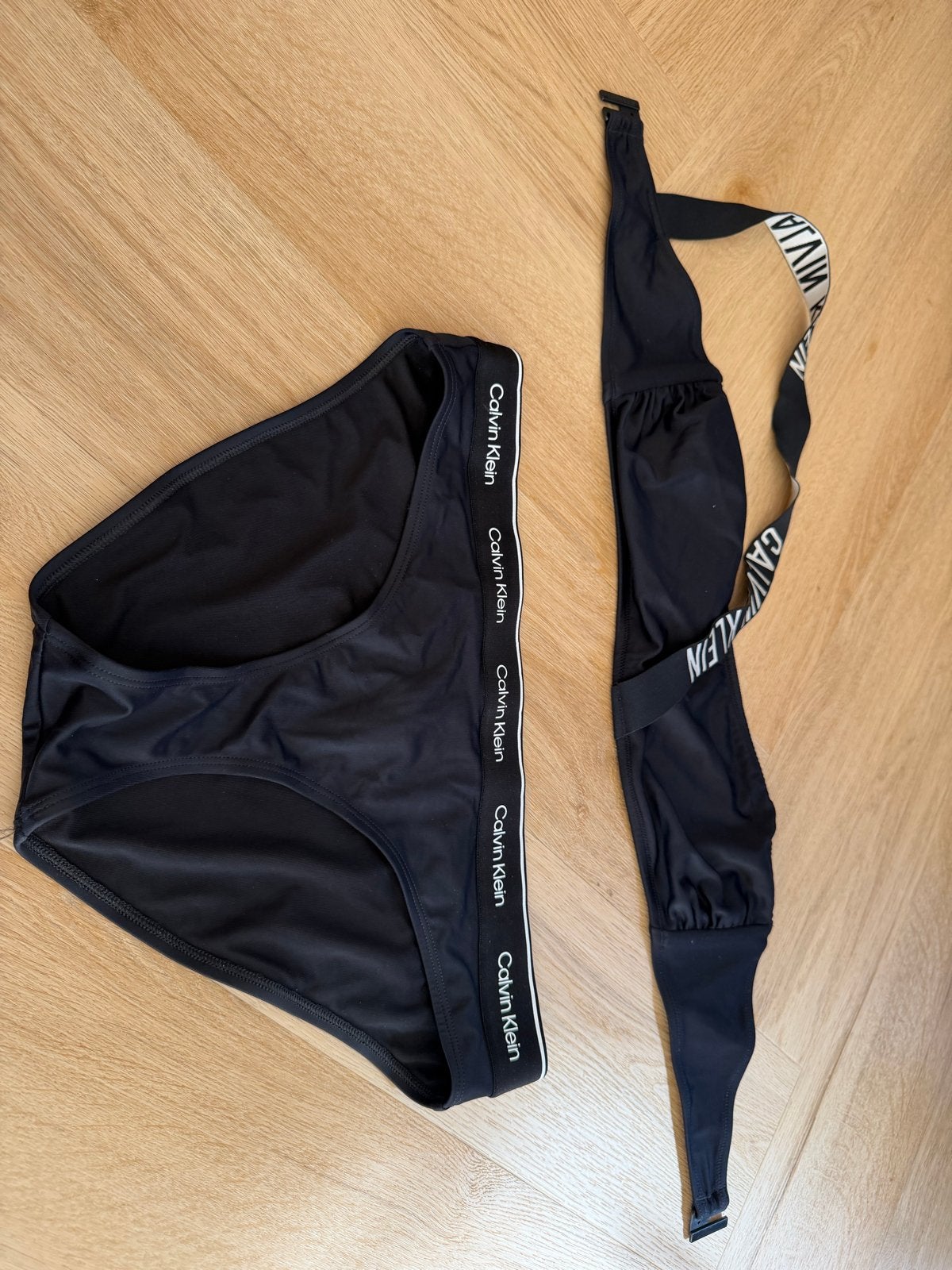 Calvin Klein bikini set - Zwart, Kleding | Dames, Ophalen of Verzenden, Gedragen, Zwart, Bikini
