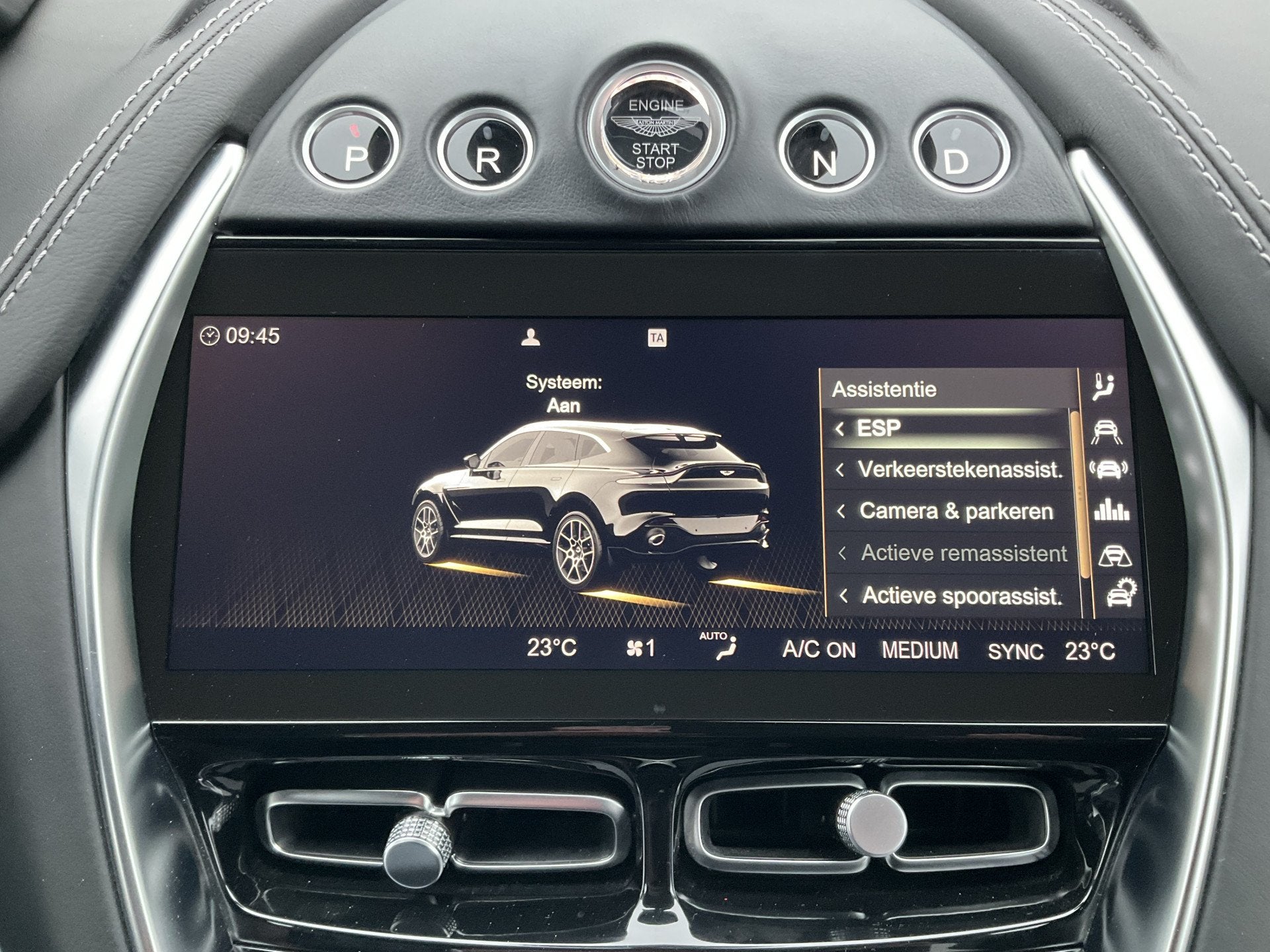 Foto 64 van Aston Martin Dbx 4.0 V8 360 Memory Stoelverw/koeling Sfeer