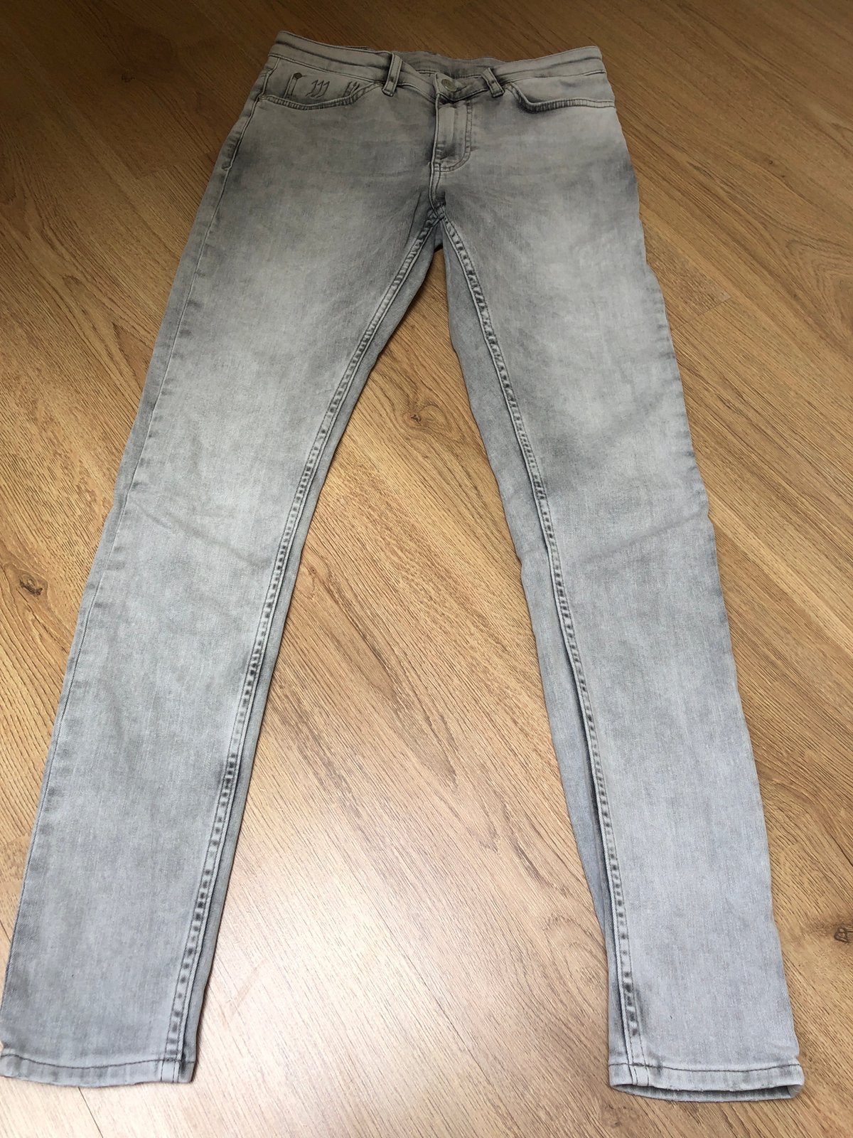 Daily aesthetikz daz dexter ultra skinny lichtgrijs jeans m, Kleding | Dames, Daz, Ophalen of Verzenden, Zo goed als nieuw, W30 - W32 (confectie 38/40)