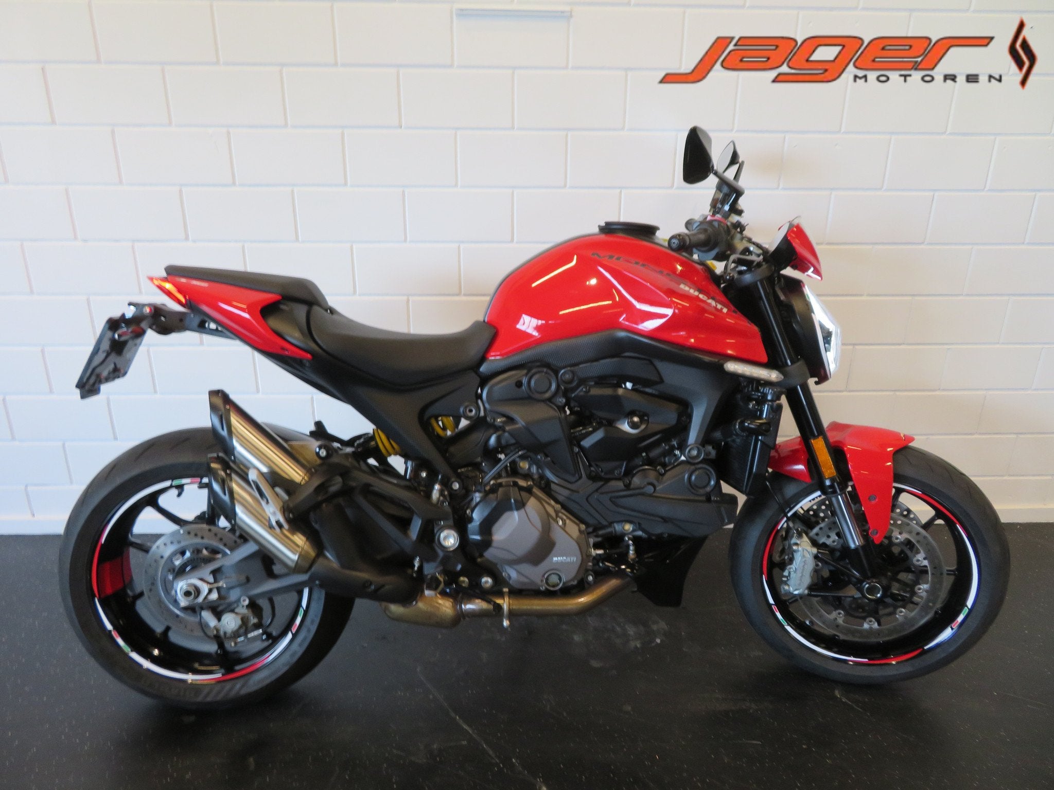 Ducati MONSTER 937 950 + SUPER GAAF! (bj 2021), Motoren, 950 cc, Bedrijf, Naked bike