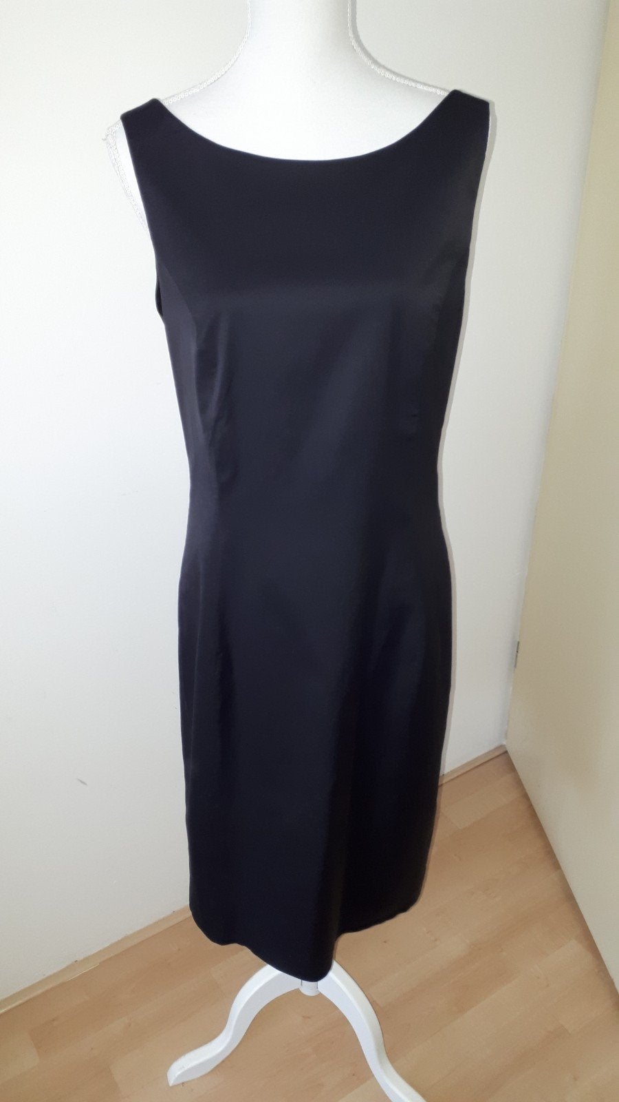 Prachtige jurk maat 42 van Just-B Nieuw!, Kleding | Dames, Jurken, Zwart, Maat 42/44 (L), Nieuw, Onder de knie