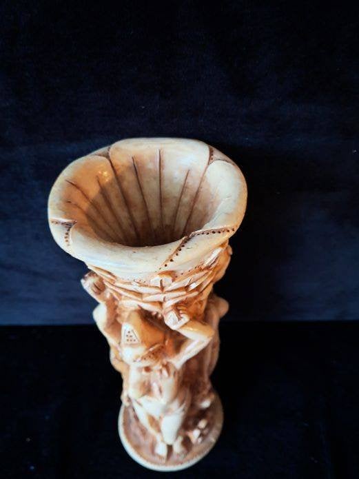egyptische sculptuur vaas 3 vrouwen met hond, adelaar, cobra, Ophalen of Verzenden, Zo goed als nieuw