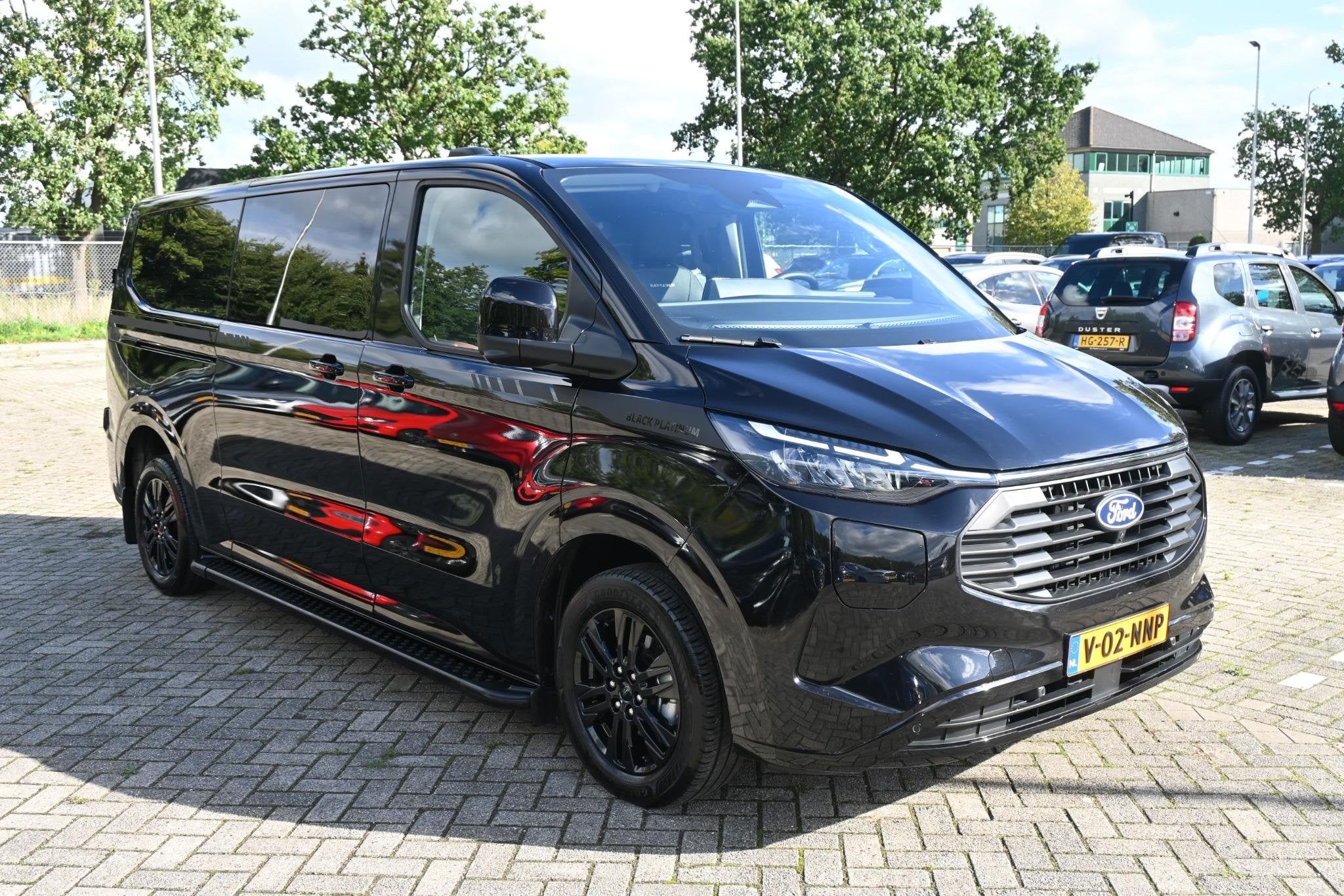 Ford Transit Custom Black Platinum 320 2.5 PHEV L2H1 | Dubbe, Auto's, Gebruikt, Euro 6, 4 cilinders, Met garantie (alle)
