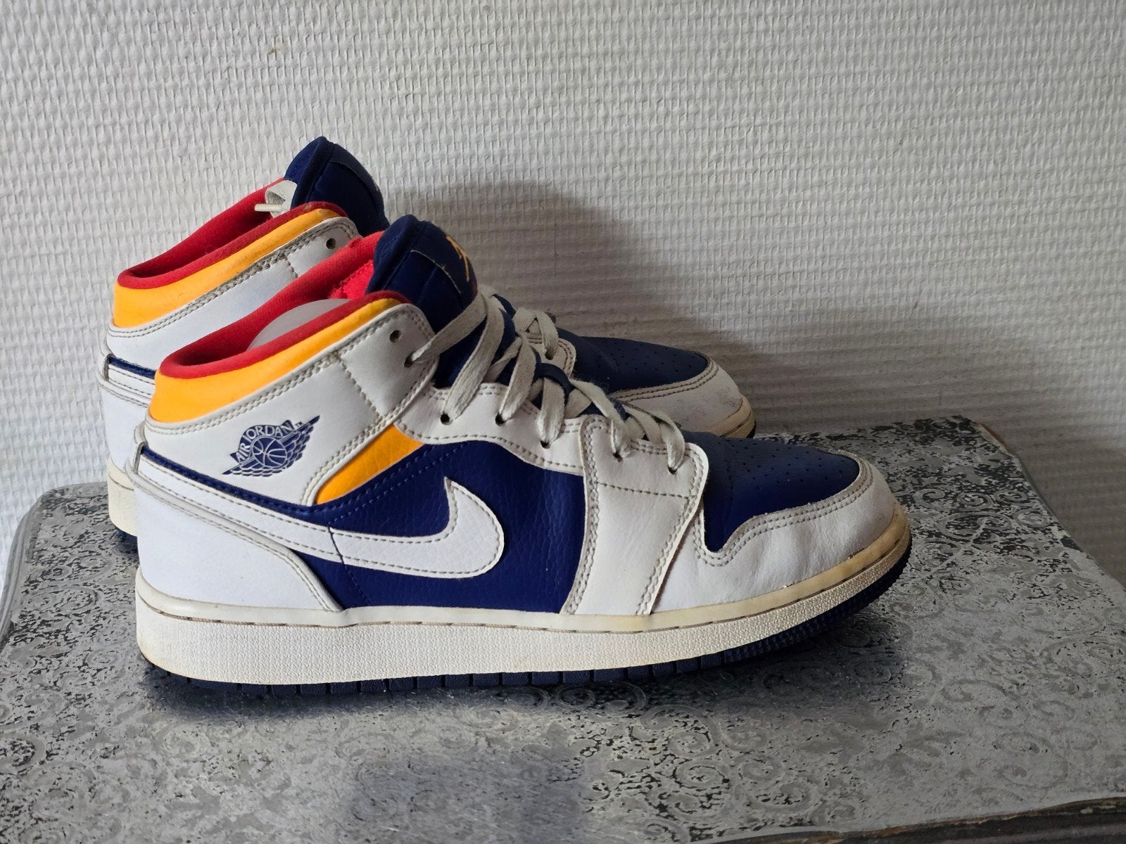 Air Jordan 1 Mid White Laser Orange Deep Royal Blue Maat38,5, Nike Air Jordan, Overige kleuren, Ophalen of Verzenden, Sneakers of Gympen