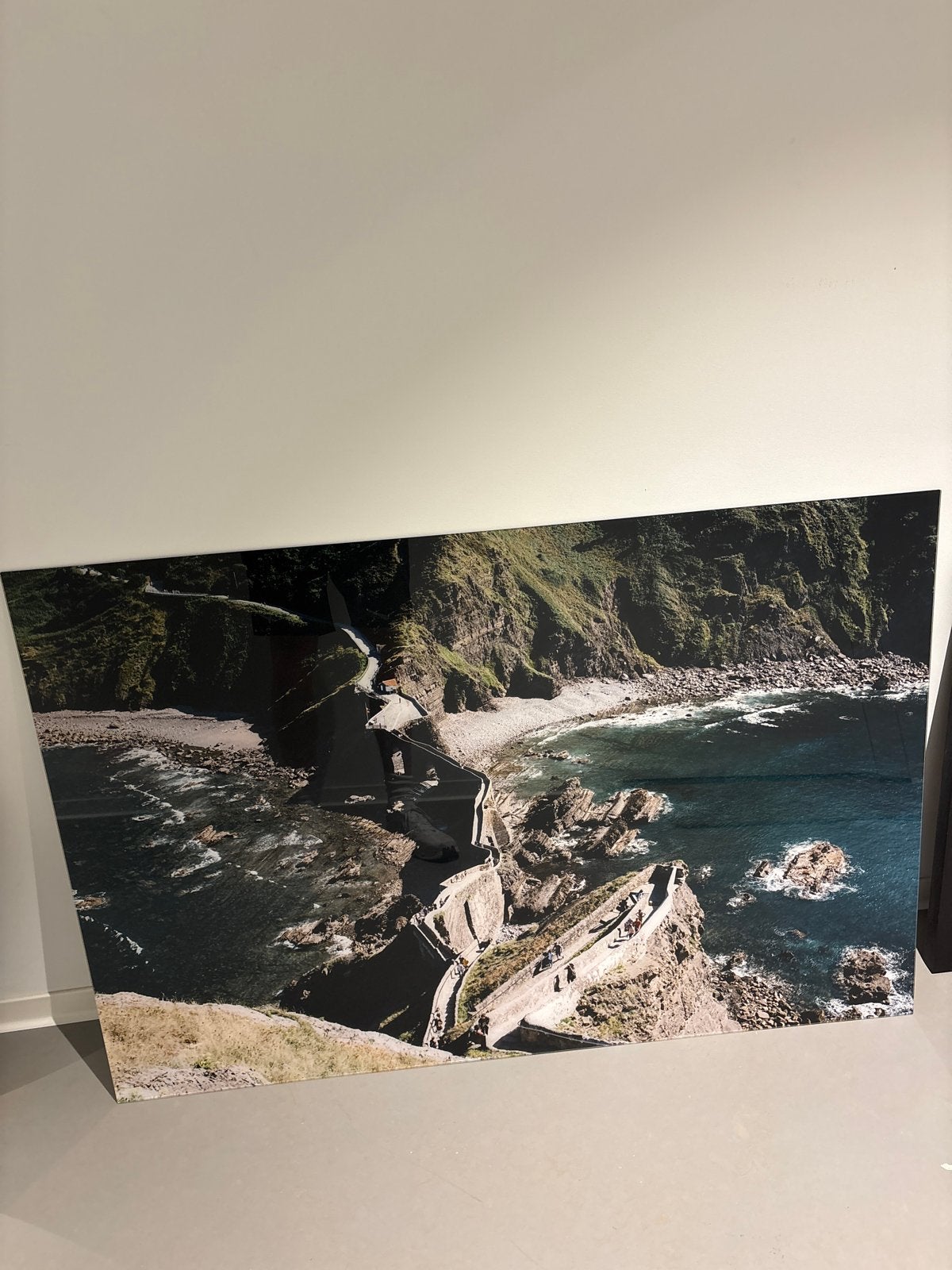 Groot formaat plexiglas wanddecoratie met ophangmechanisme, Ophalen, Gebruikt, 100 tot 125 cm, Foto of Poster
