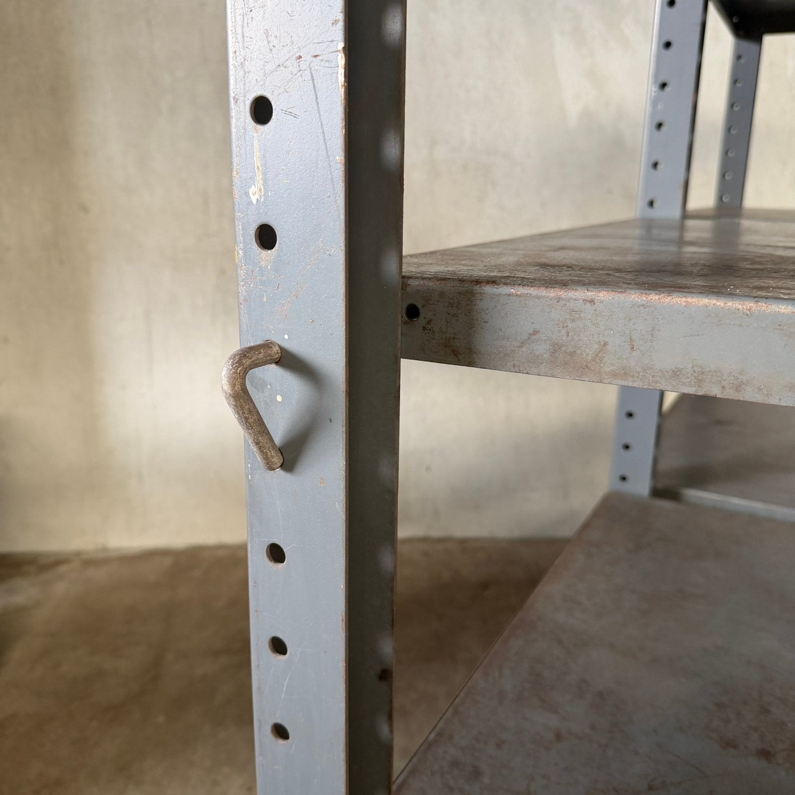 Oude industriële stellingkast, vintage stelling, stalen kast, Ophalen