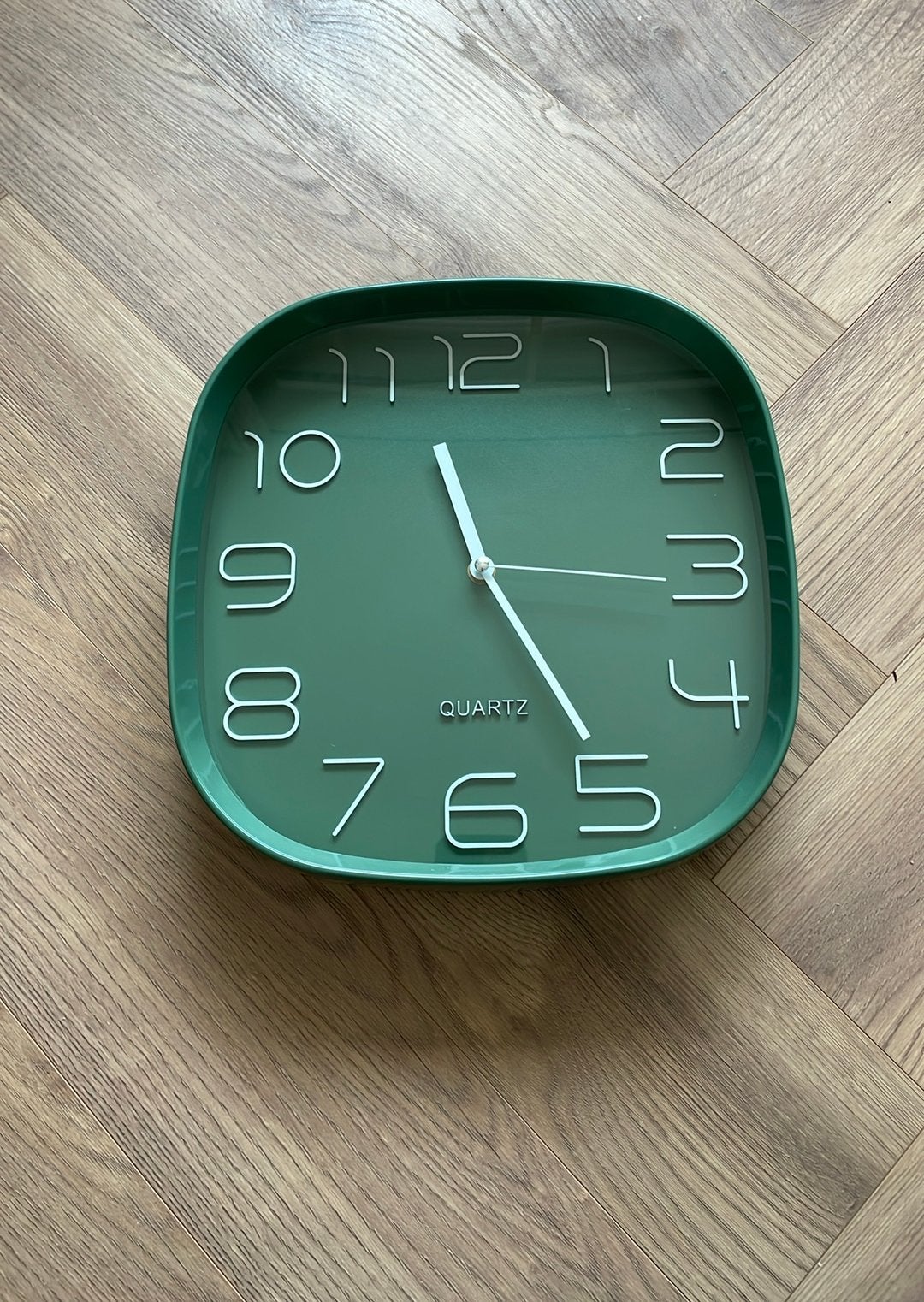 Prachtige salie groene Quartz klok, Ophalen of Verzenden, Zo goed als nieuw, Wandklok