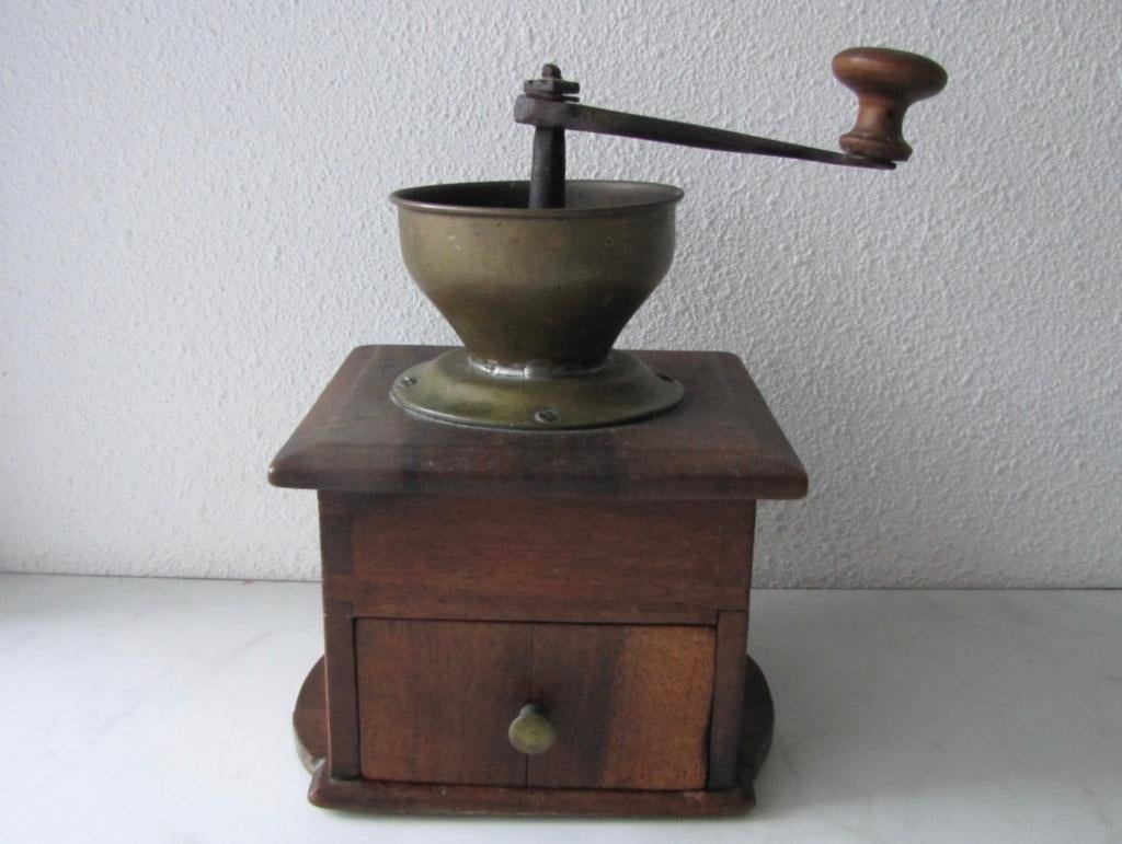 Antieke Messing en Houten koffiemolen, Ophalen of Verzenden