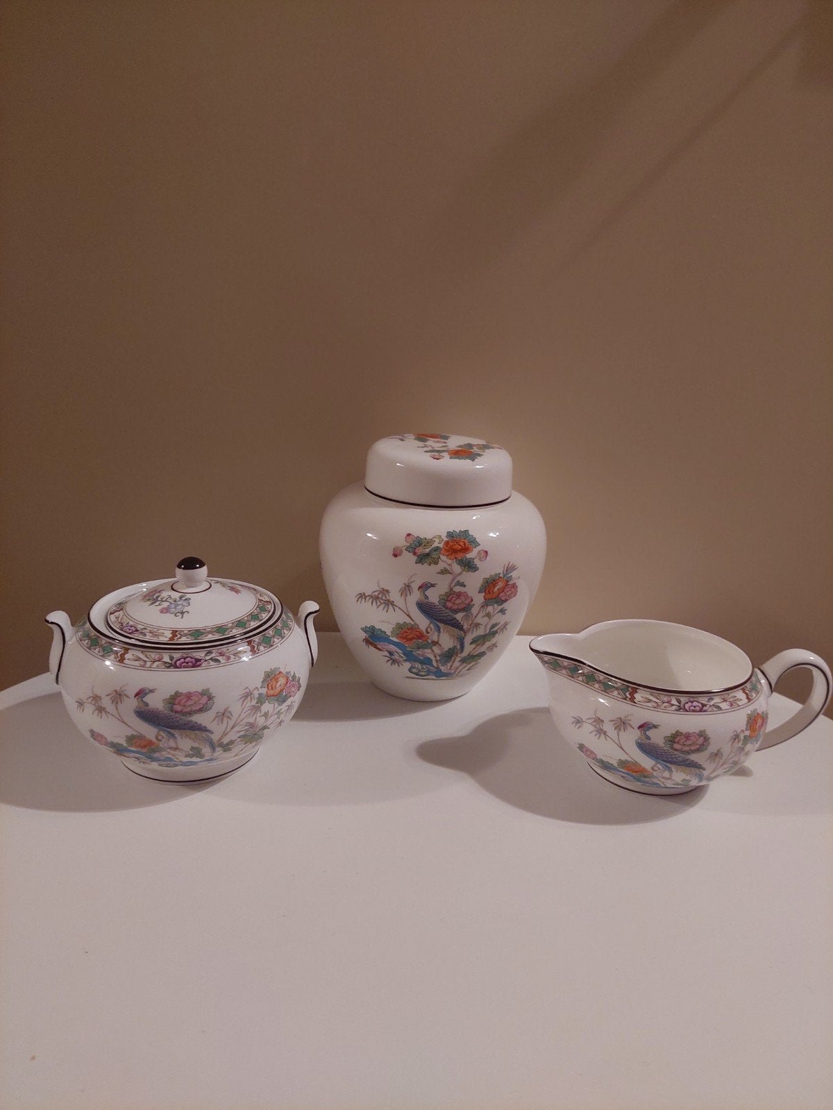 wedgwood Kutani Crane roomstel en gemberpot, Ophalen of Verzenden, Zo goed als nieuw, Porselein, Kop en/of schotel