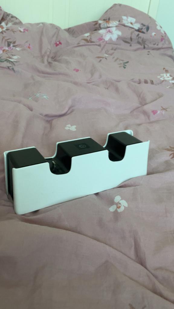 PS5 DualSense Oplaadstation, Ophalen of Verzenden, Zo goed als nieuw, Voeding, Oplader of Kabel, PlayStation 5