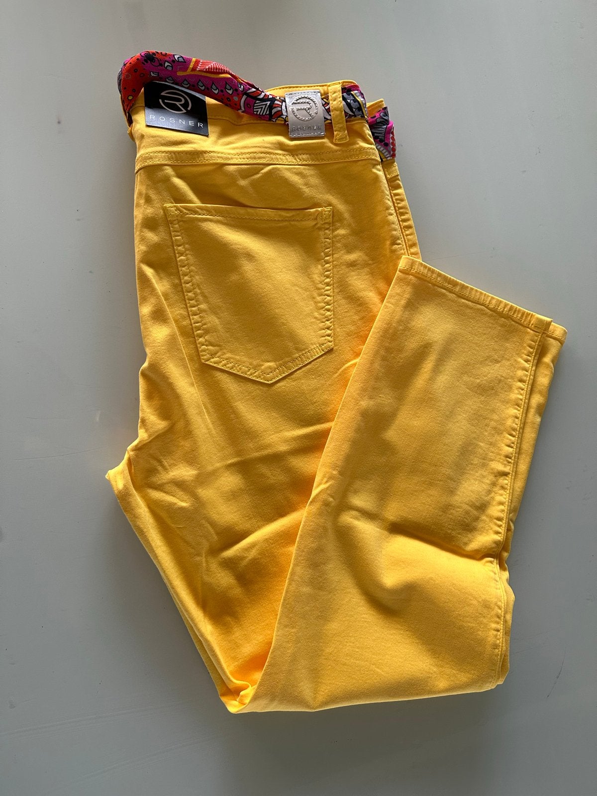 Rosner Alisa Mid Waist Slim Gele Broek Maat 42, Kleding | Dames, Geel, Maat 42/44 (L), Nieuw, Ophalen of Verzenden