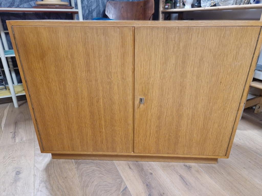 Vintage houten kast met twee deuren, Ophalen