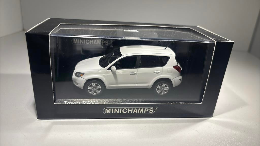 Toyota rav4 white minichamps 1.43, Auto, Ophalen of Verzenden, MiniChamps, A