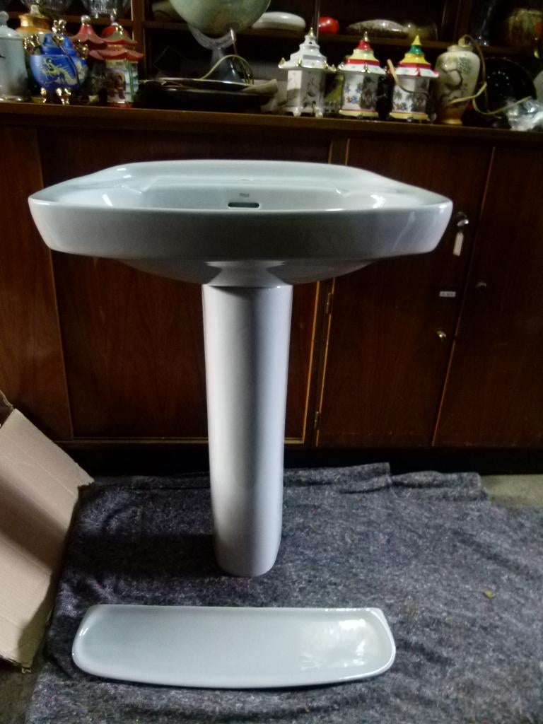 vintage wastafel lavabo op zuil Roca 70er, Ophalen, Zo goed als nieuw, Steen, Wastafel