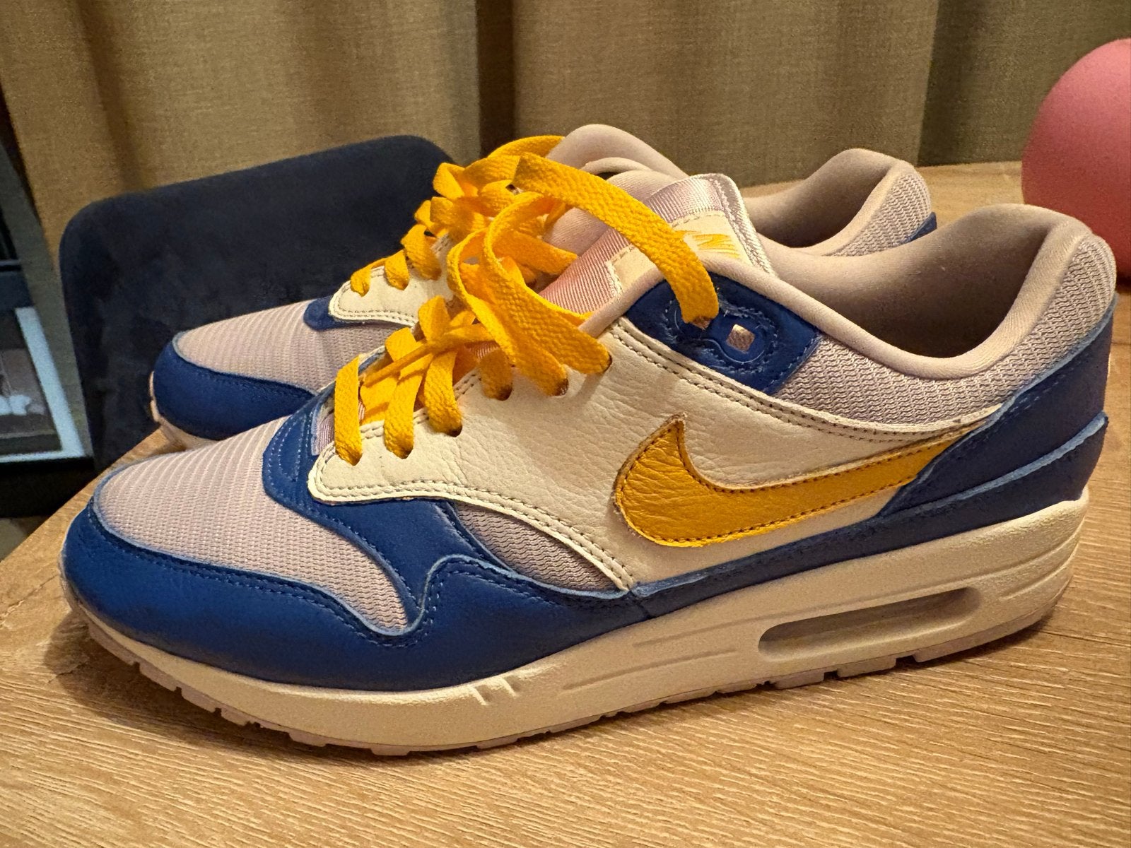 Nike Air Max 1 sneakers - custom made mt 43, Blauw, Ophalen of Verzenden, Sneakers of Gympen, Zo goed als nieuw