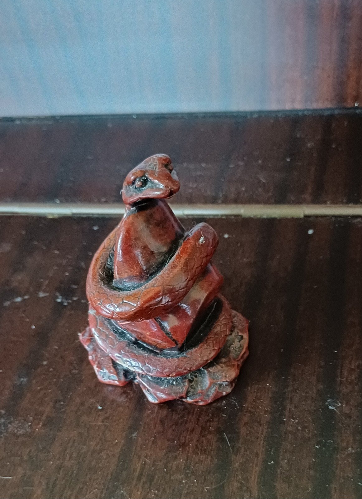 Polystone slang beeldje - Decoratief en uniek, Huis en Inrichting, Gebruikt, Overige stijlen, Ophalen of Verzenden, Composieten