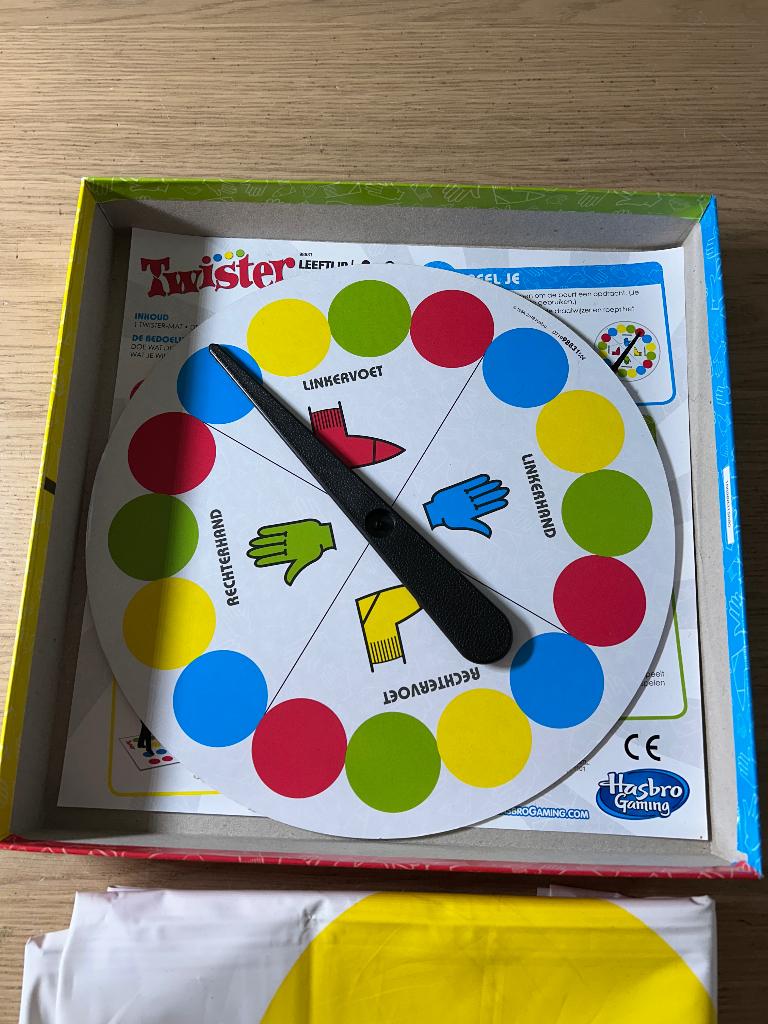 Twister Hasbro, Hobby en Vrije tijd, Gezelschapsspellen | Bordspellen, Ophalen of Verzenden, Zo goed als nieuw
