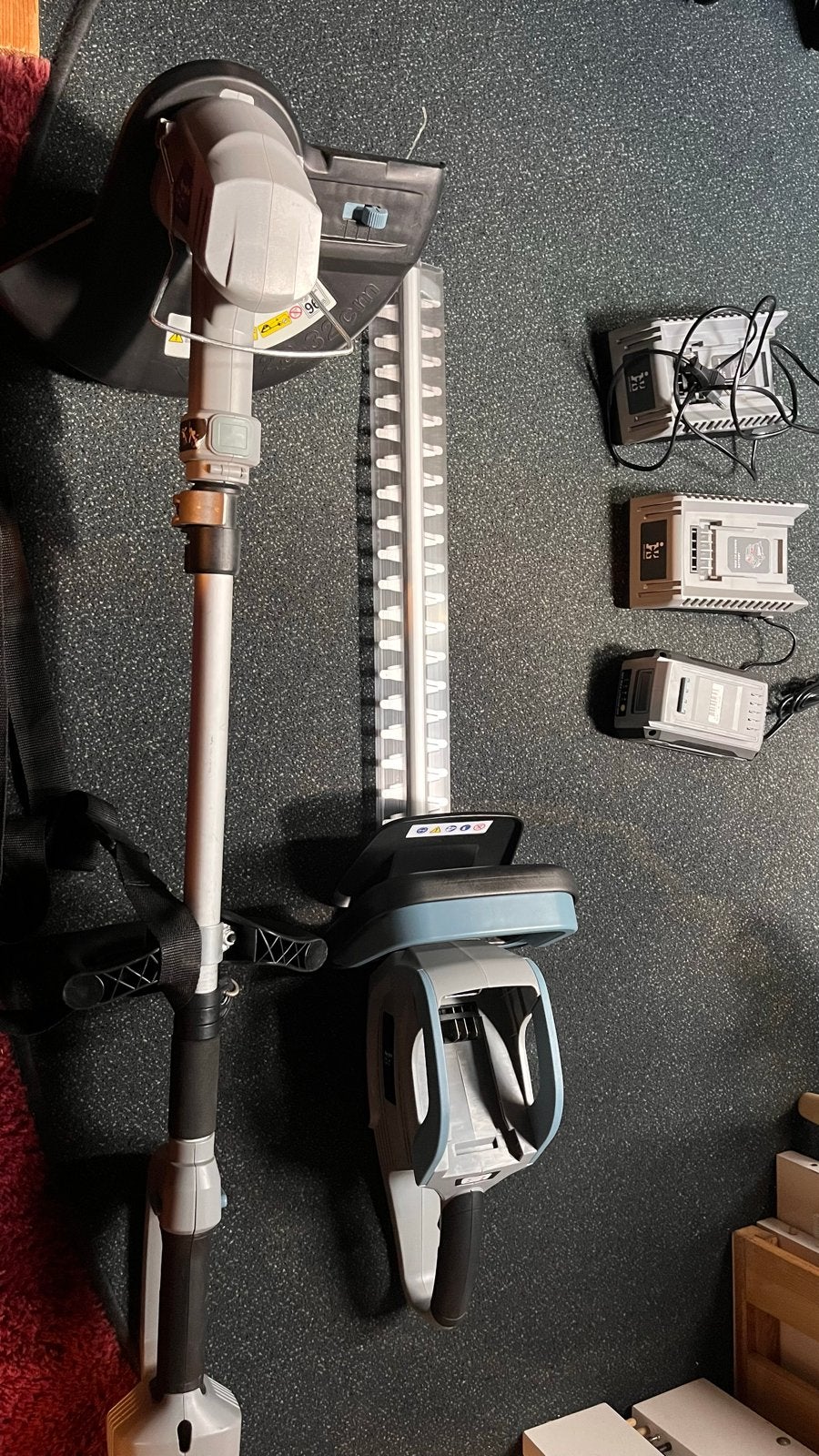 Intratuin 40V Li-Ion heggenschaar & grastrimmer set premium, Ophalen of Verzenden, Zo goed als nieuw, Accu