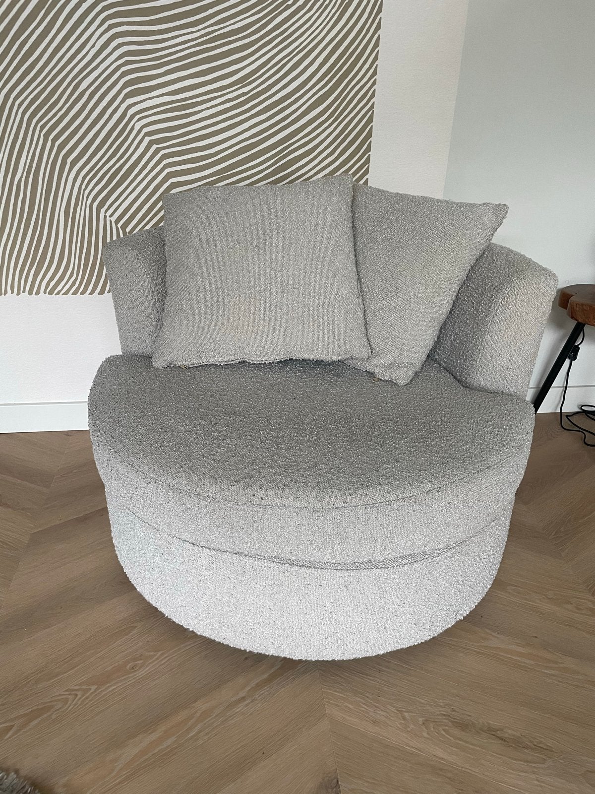 Draaifauteuil Thony Gigameubel Taupe Bouclé, Huis en Inrichting, Fauteuils, Ophalen, Zo goed als nieuw, Stof, 75 tot 100 cm