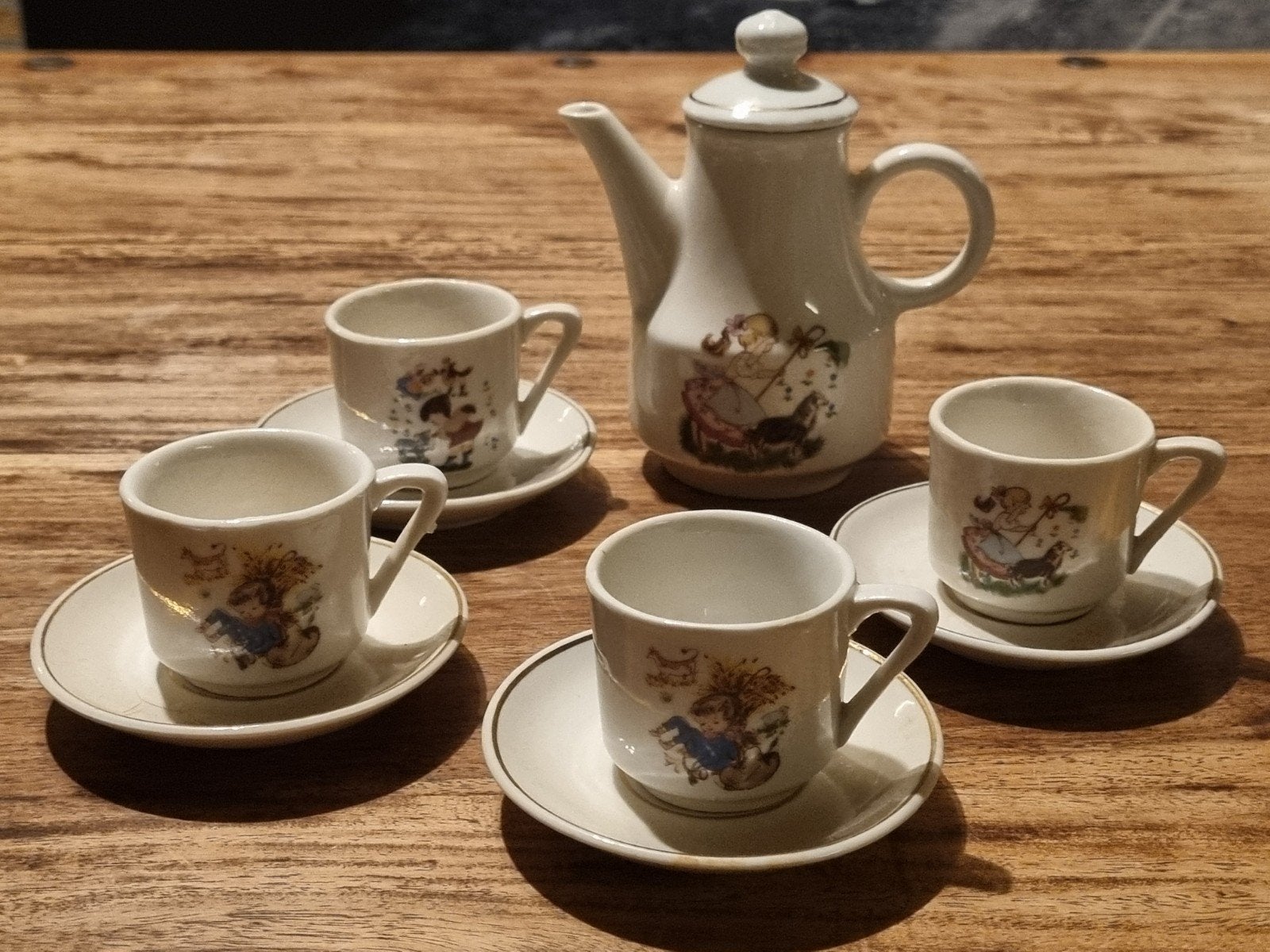 Vintage kinderserviesje met schattige illustraties, Ophalen of Verzenden