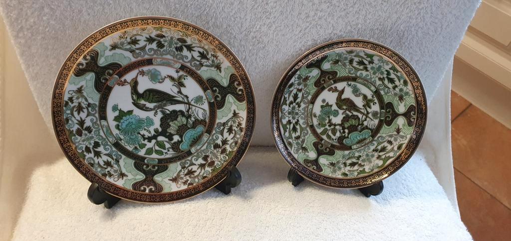 2 Japanse Sierborden met pauwen, 17 cm en 19 cm diameter, Ophalen of Verzenden