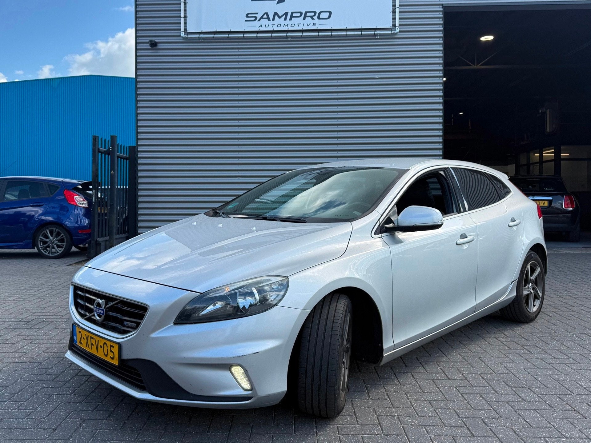 Volvo V40 2.0 D4 R-Design Business | EX BPM, Auto's, Voorwielaandrijving, Euro 5, Gebruikt, Bedrijf