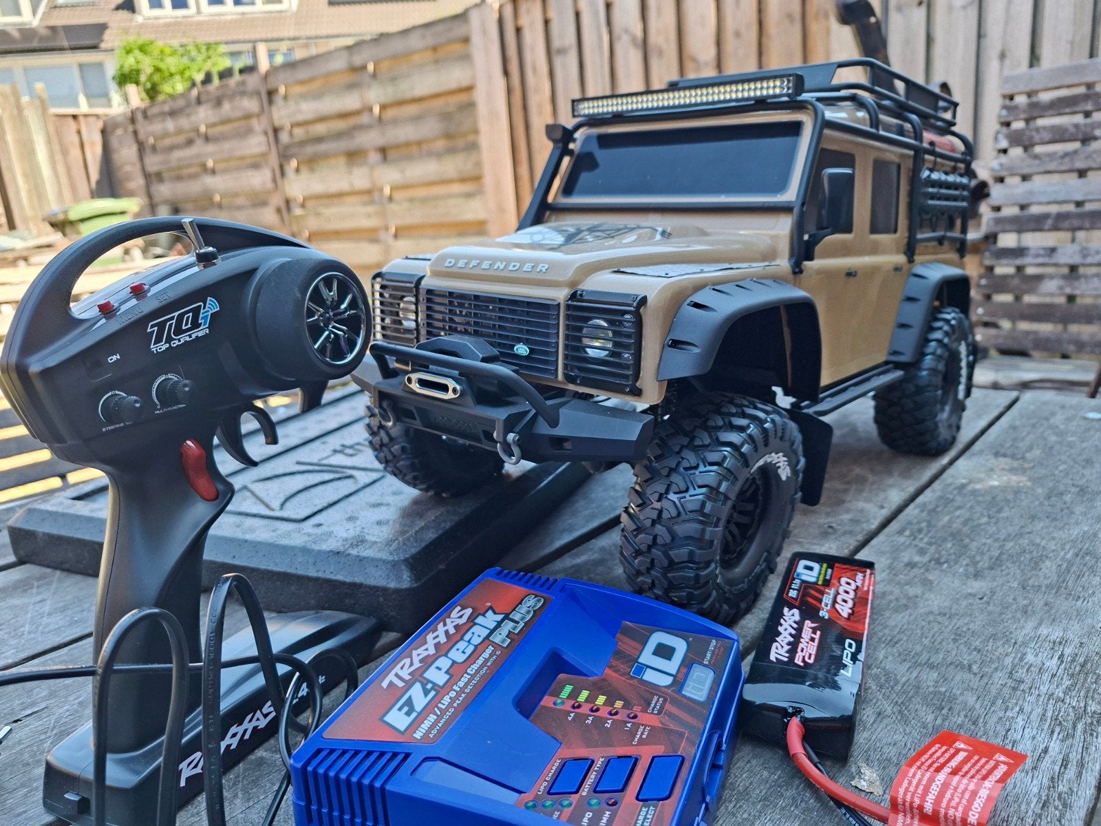 Traxxas TRX-4 Defender met Pro Scale verlichting en lader, Auto offroad, Zo goed als nieuw, Schaal 1:10, RTR (Ready to Run)