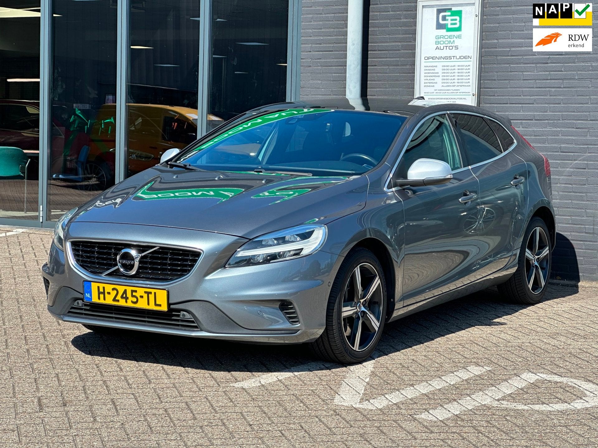 Volvo V40 1.5 T3 Polar+ Sport/1STE EIG/CAMERA/NAVI/Trekhaak/, Dealer onderhouden, Euro 6, 4 cilinders, 700 kg