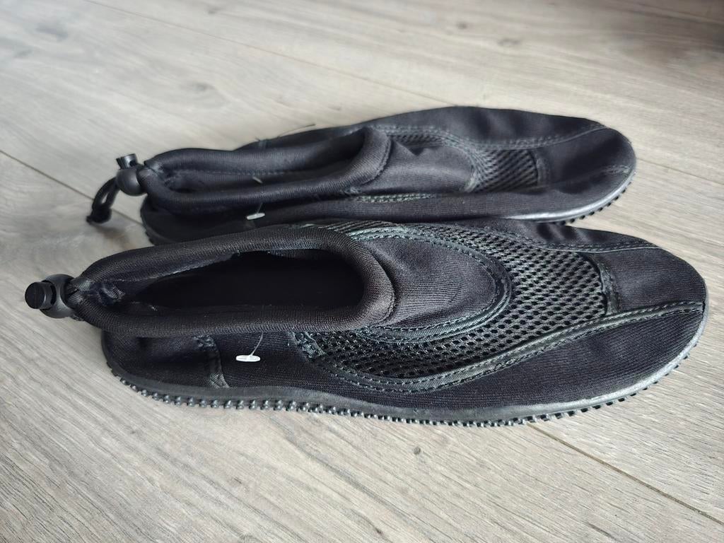 Zwart waterschoenen, maat 38-39, Nieuw (JM), Ophalen of Verzenden, Nieuw, Zeil- of Surfschoenen