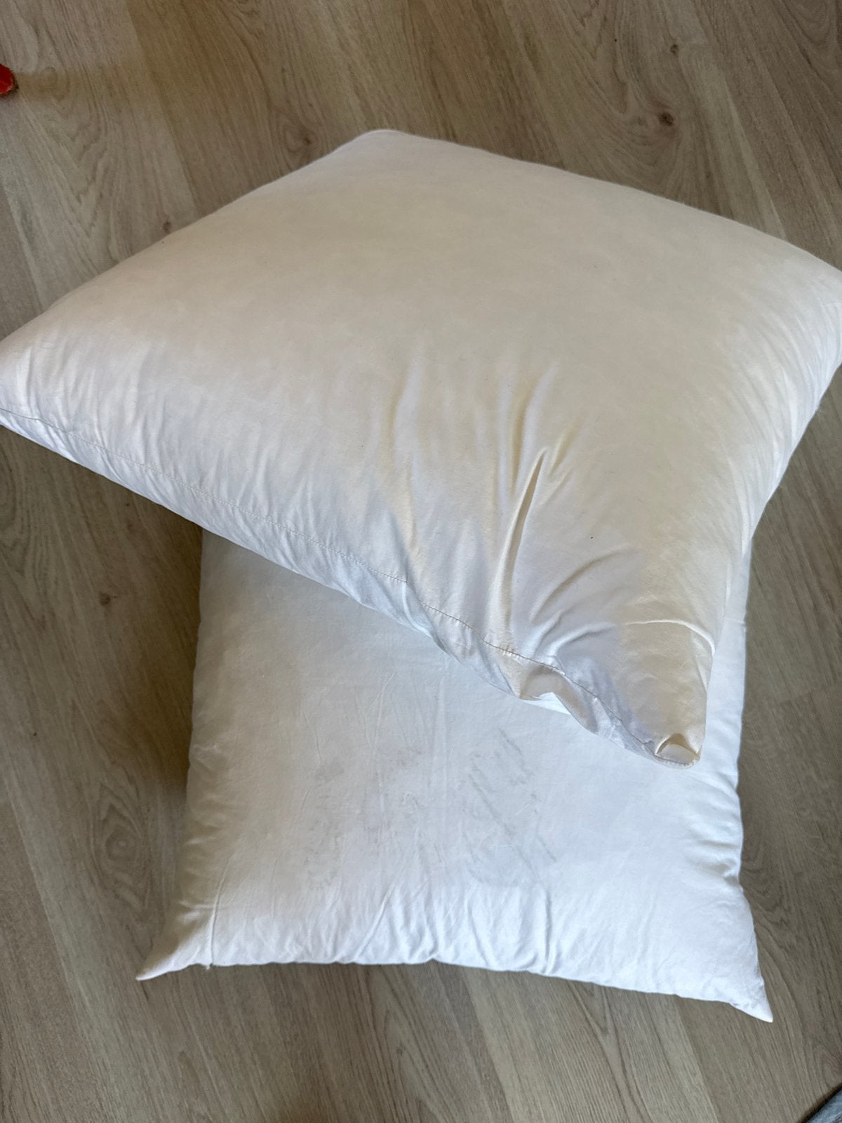 2x Eendenveren Kussens 60x60 cm, Ophalen, Overige merken, Gebruikt, Inclusief binnenkussen