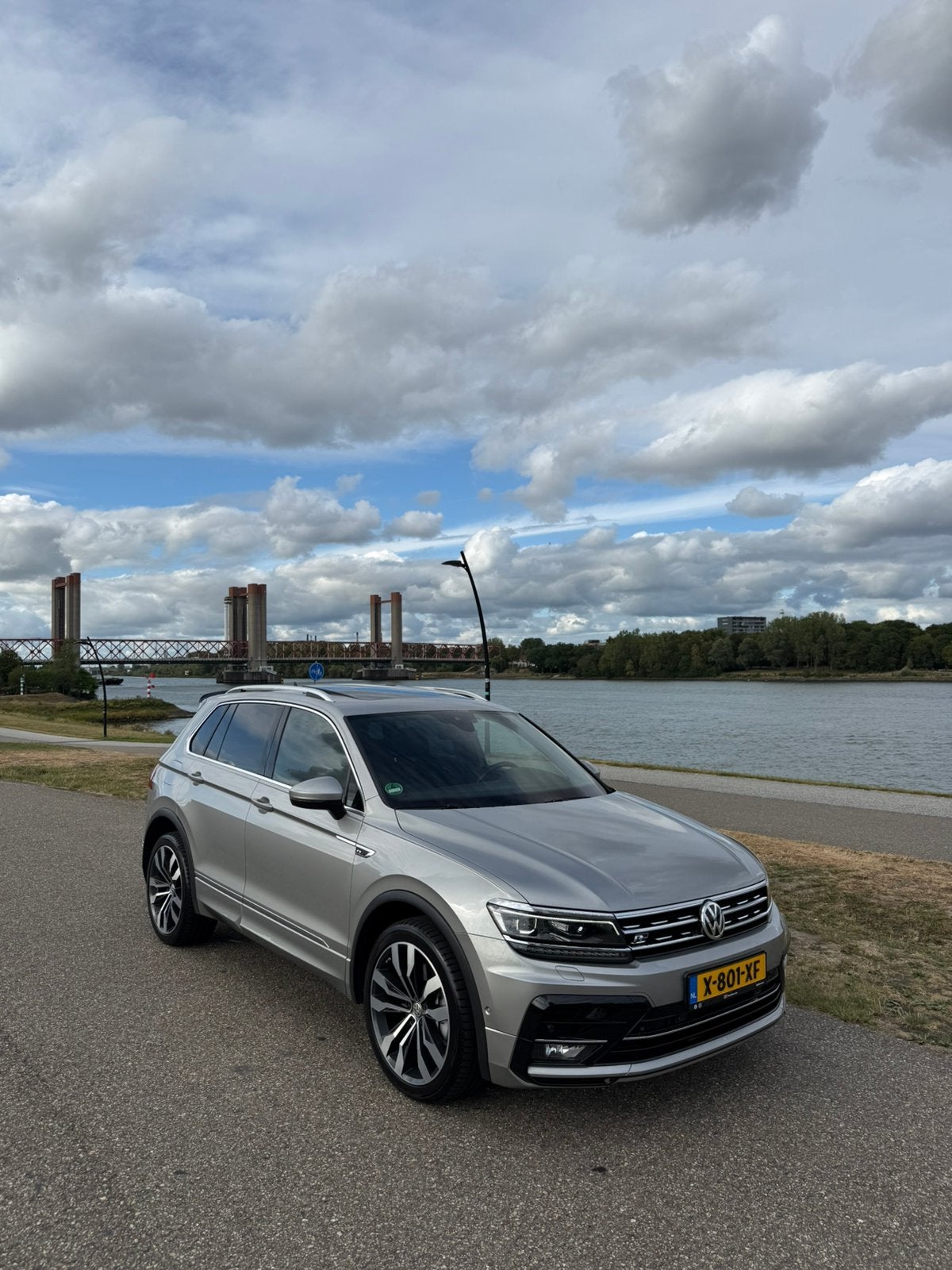 Volkswagen Tiguan 2.0 TSI 220pk 4Motion DSG 2018 Grijs, Auto's, Stof, 4 cilinders, 1984 cc, 2500 kg