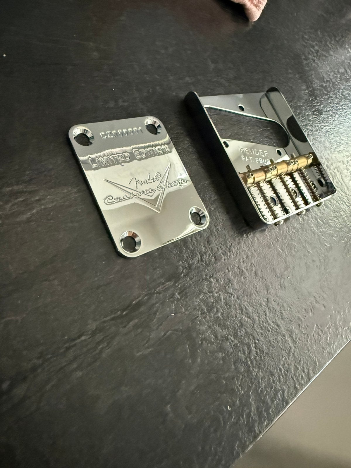 Fender telecaster bridge en custom shop neckplate, Muziek en Instrumenten, Instrumenten | Onderdelen, Ophalen of Verzenden, Zo goed als nieuw