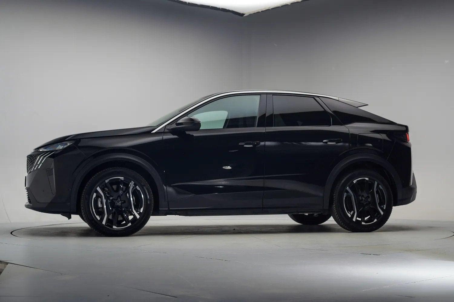 Peugeot E-3008 Allure 73 kWh [ Navi Apple/Android Adaptieve, Auto's, 0 cilinders, Zwart, Leder, SUV of Terreinwagen