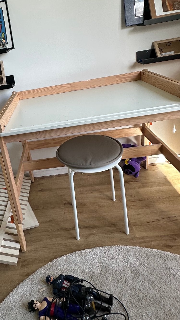 Verstelbaar kinder buro van ikea, Ophalen, Zo goed als nieuw