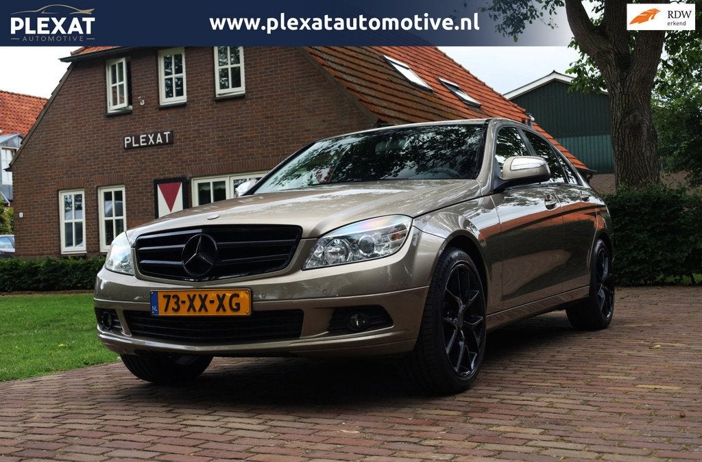Mercedes-Benz C-klasse 200 K Aut. | Youngtimer | Nieuw Model, Auto's, Zwart, 4 cilinders, 1796 cc, Beige