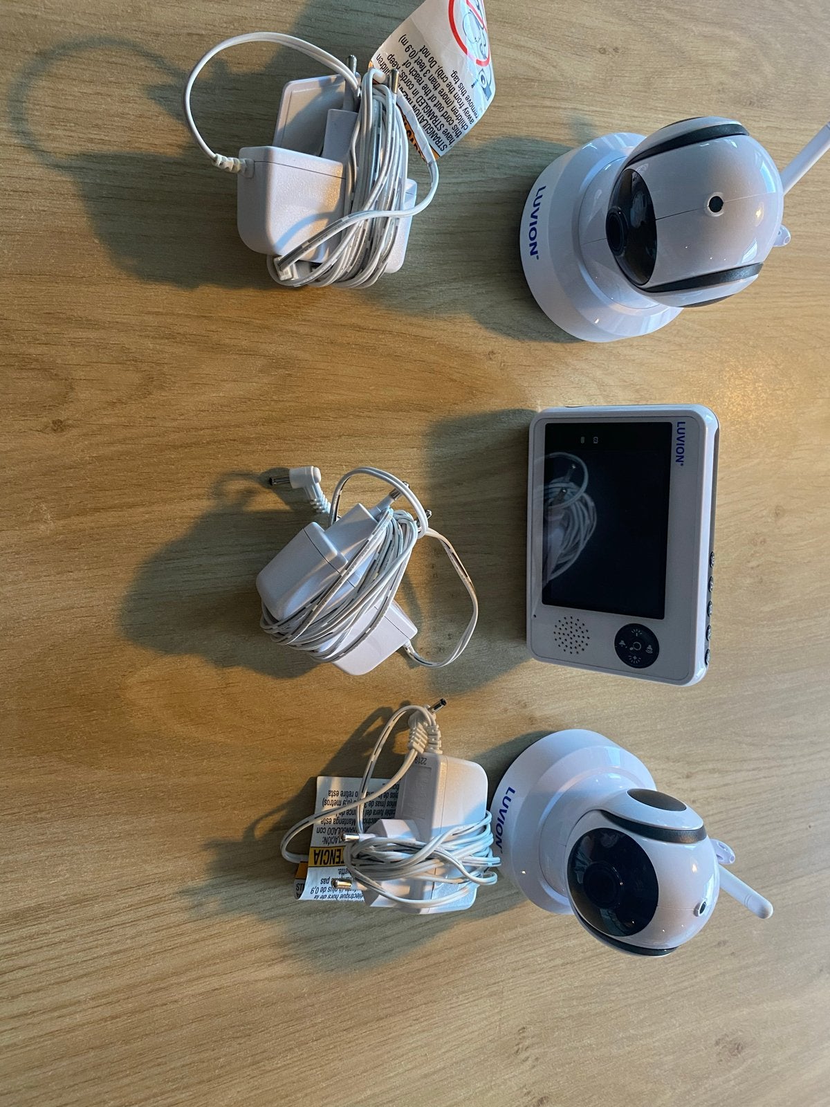 Luvion babyfoon met 2 camera's en scherm, Ophalen of Verzenden, Gebruikt, 100 tot 250 meter, Camera