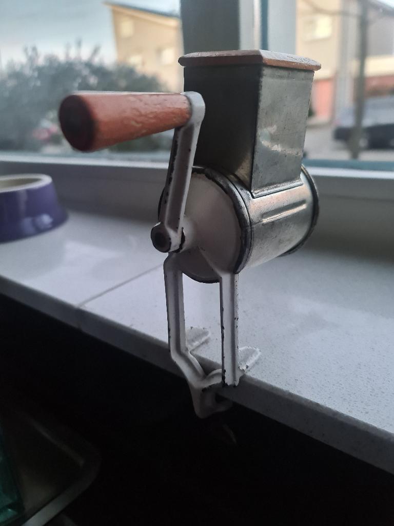 Vintage nootmuskaatmolen, Ophalen of Verzenden
