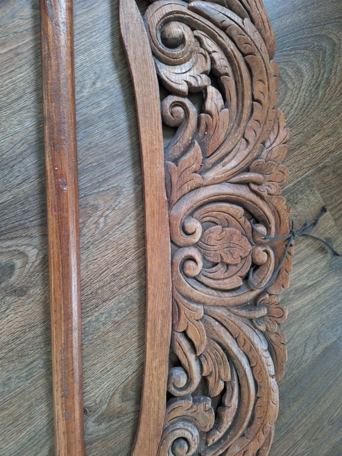 Aziatische wanddecoratieset: textiel en houtsnijwerk, Huis en Inrichting, Gebruikt, Oosters, Meerkleurig, Ophalen of Verzenden