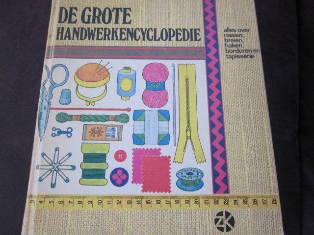 Handwerkencyclopedie - Naaien, Breien, Haken, B/510 pagina's, Boeken, Diverse auteurs, Ophalen of Verzenden, Zo goed als nieuw