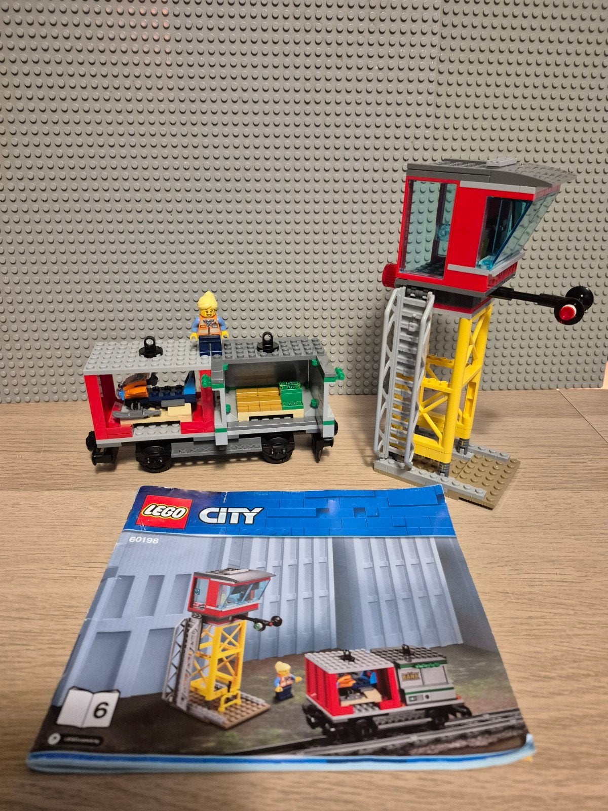 Lego City 60198 Seinhuis + Wagon met containers, Lego, Overige typen, Ophalen of Verzenden, Inclusief instructies