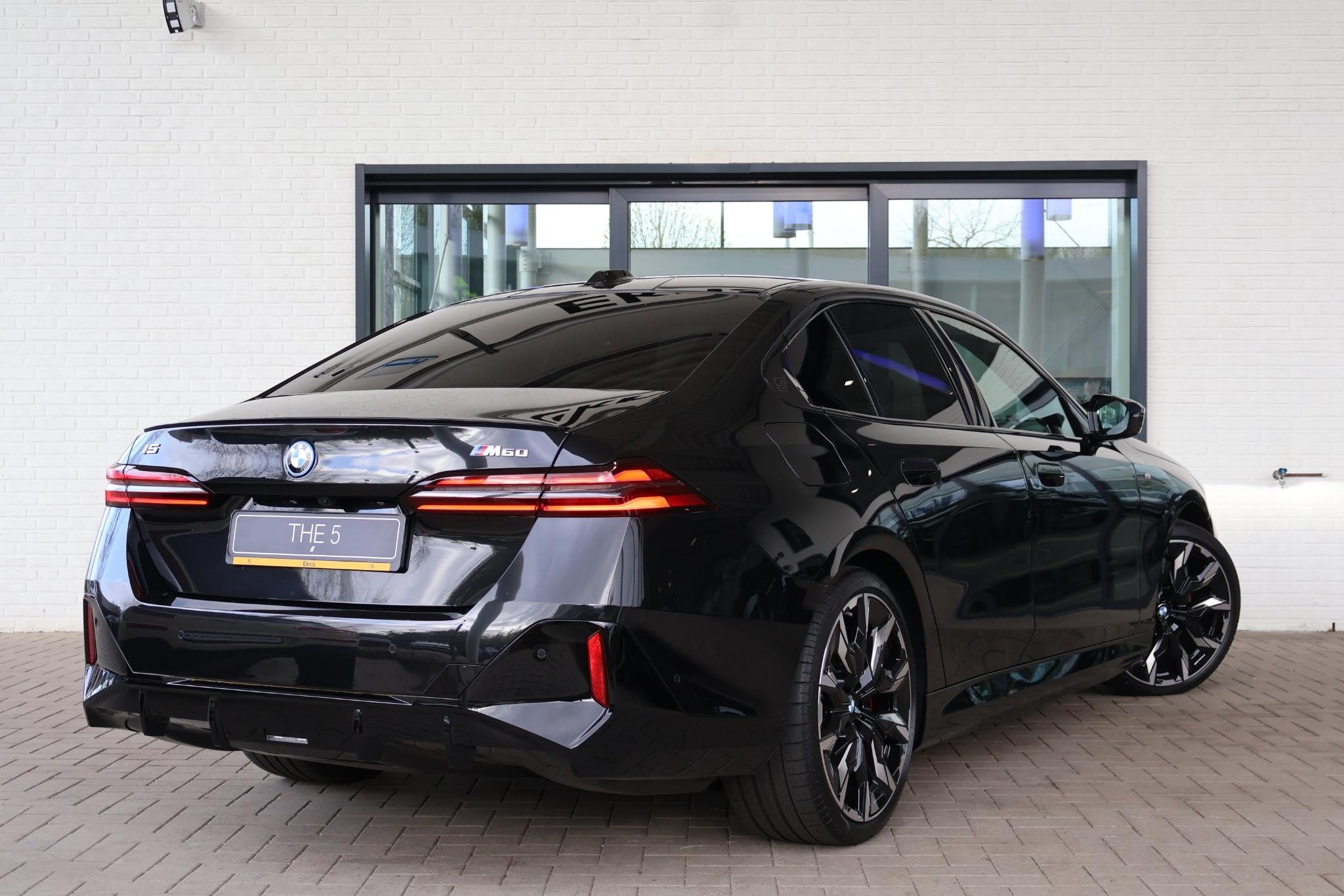 BMW i5 M60 xDrive | Driving Assistant Professional | Bowers, Auto's, BMW, Automaat, 2270 kg, Zwart, Zwart