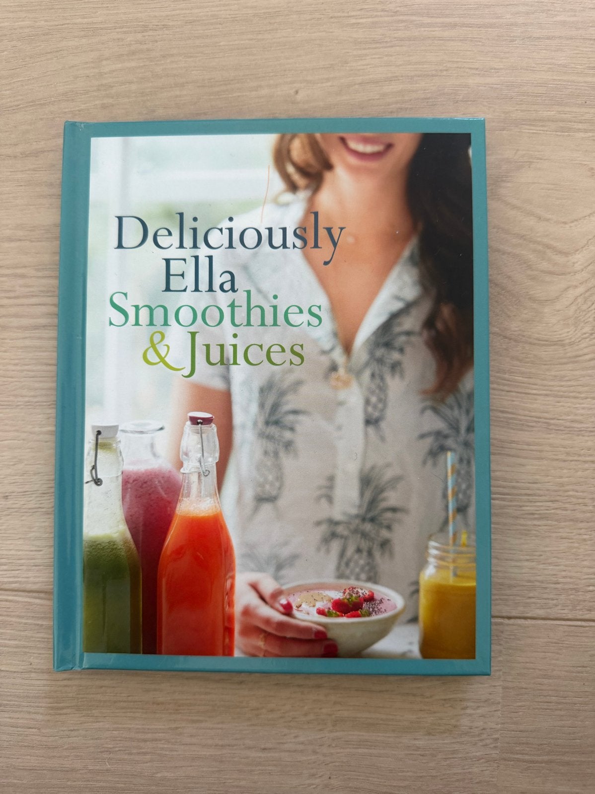 Deliciously Ella Smoothies & Juices kookboek, Boeken, Overige typen, Nieuw, Ophalen of Verzenden, Gezond koken