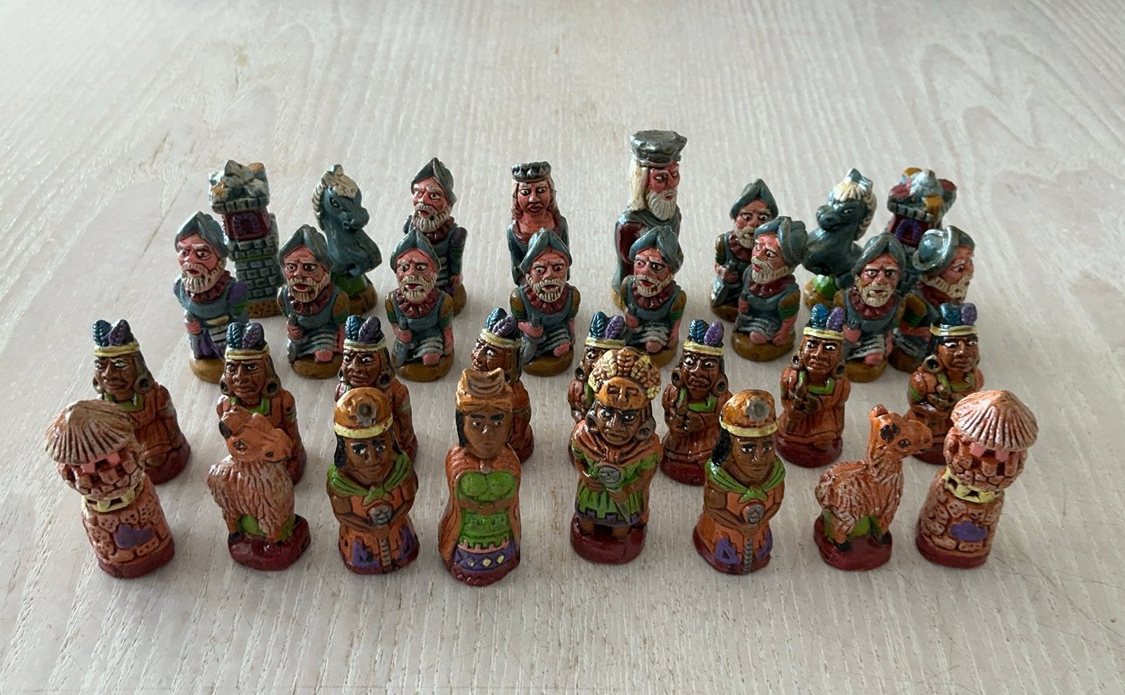 Schaakstukken uit peru. Keramiek/klei. Tussen 3 en 4 1/2cm., Hobby en Vrije tijd, Ophalen of Verzenden, Zo goed als nieuw