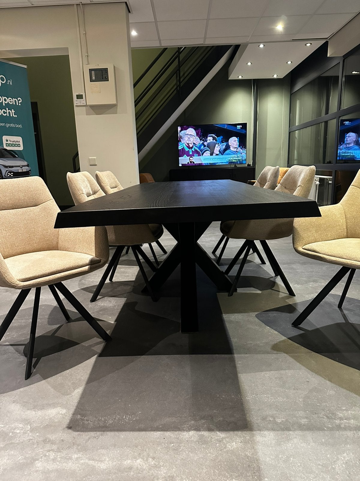 Chique zwart boomstamtafel van eikenhout NIEUW IN DOOS, 100 tot 150 cm, Industrieel, modern of landelijk interieur., Eikenhout